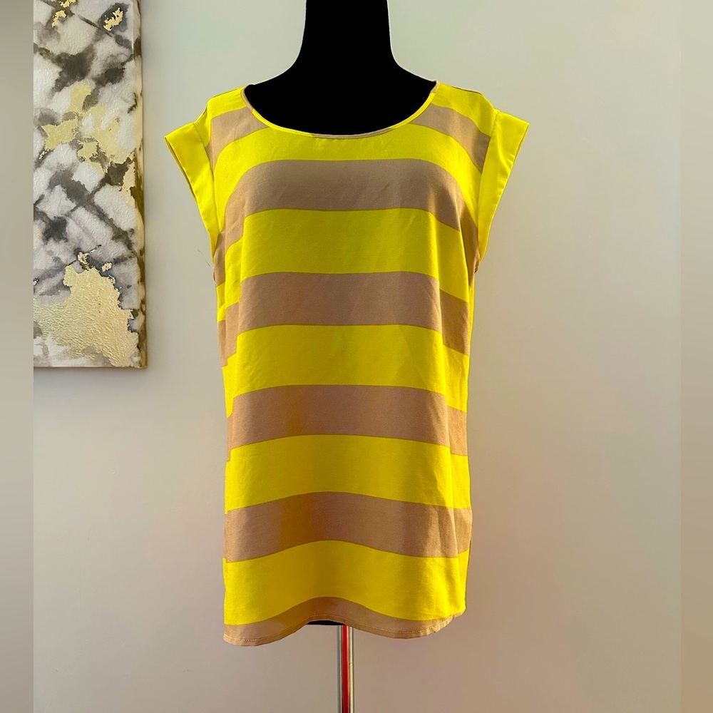 The Limited Ladies Cap sleeve shirt size L. New with tags.